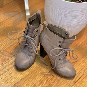 Heeled ankle booties brown size 7